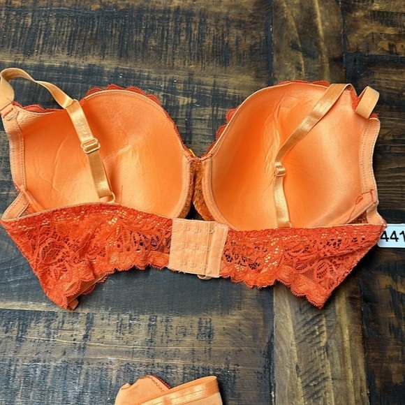 Black fushia bra set. Bra 40D undies 1x preowned  great condition - Picture 6 of 10